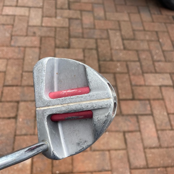 Taylormade Mezza Monza Rossa Putter in right handed 
Used - Picture 6 of 9